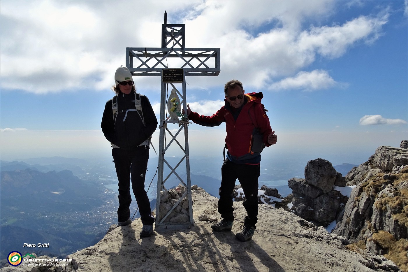 63 Alla croce di vetta della Grignetta (2177 m).JPG